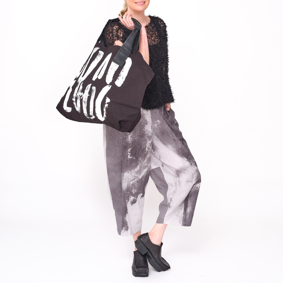 261 407 Oda Bag Black