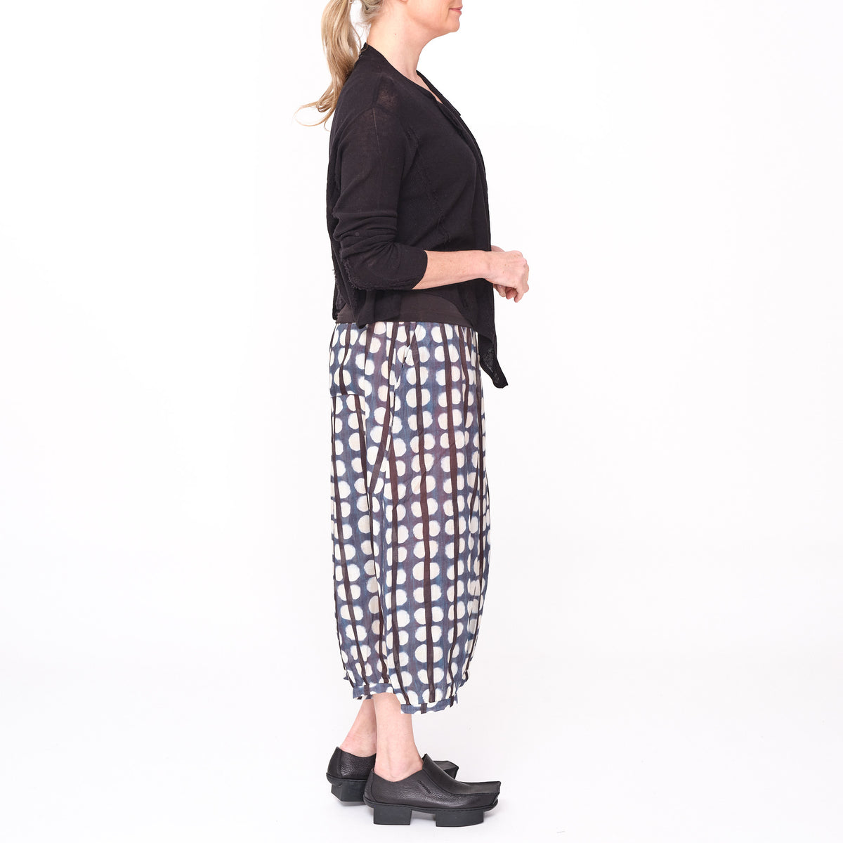 261 302 Ines Black Cardigan