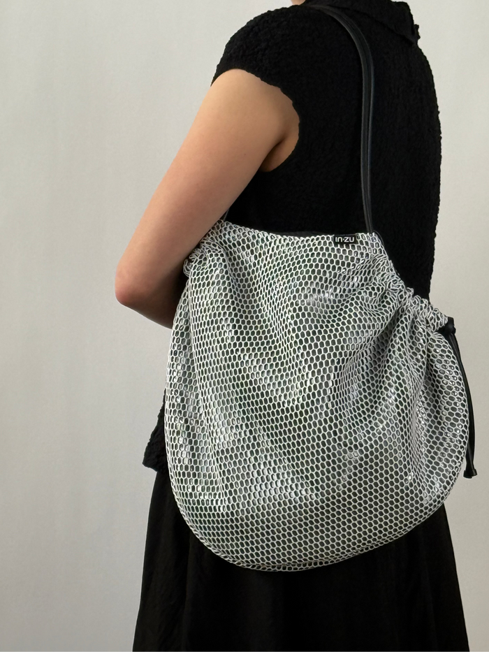 Cocconeo Bag - White Hive Interstellar