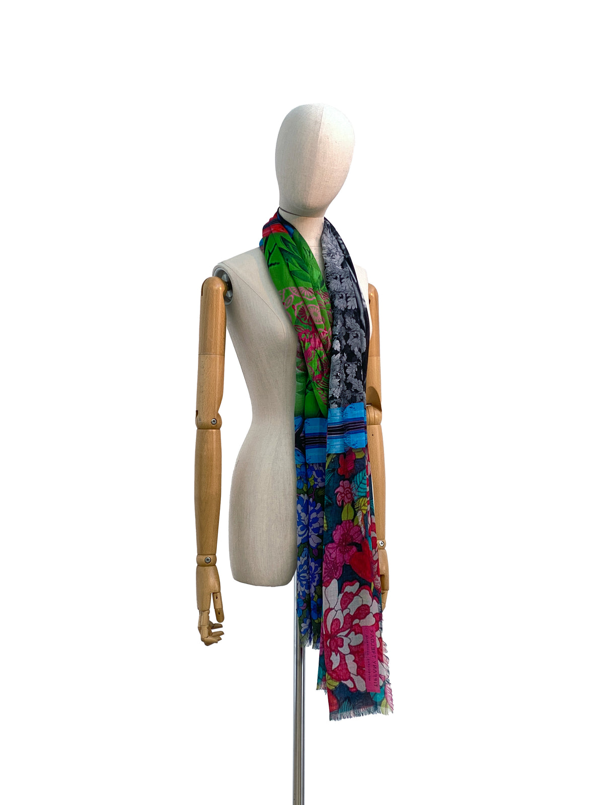 Clash Modal Scarf