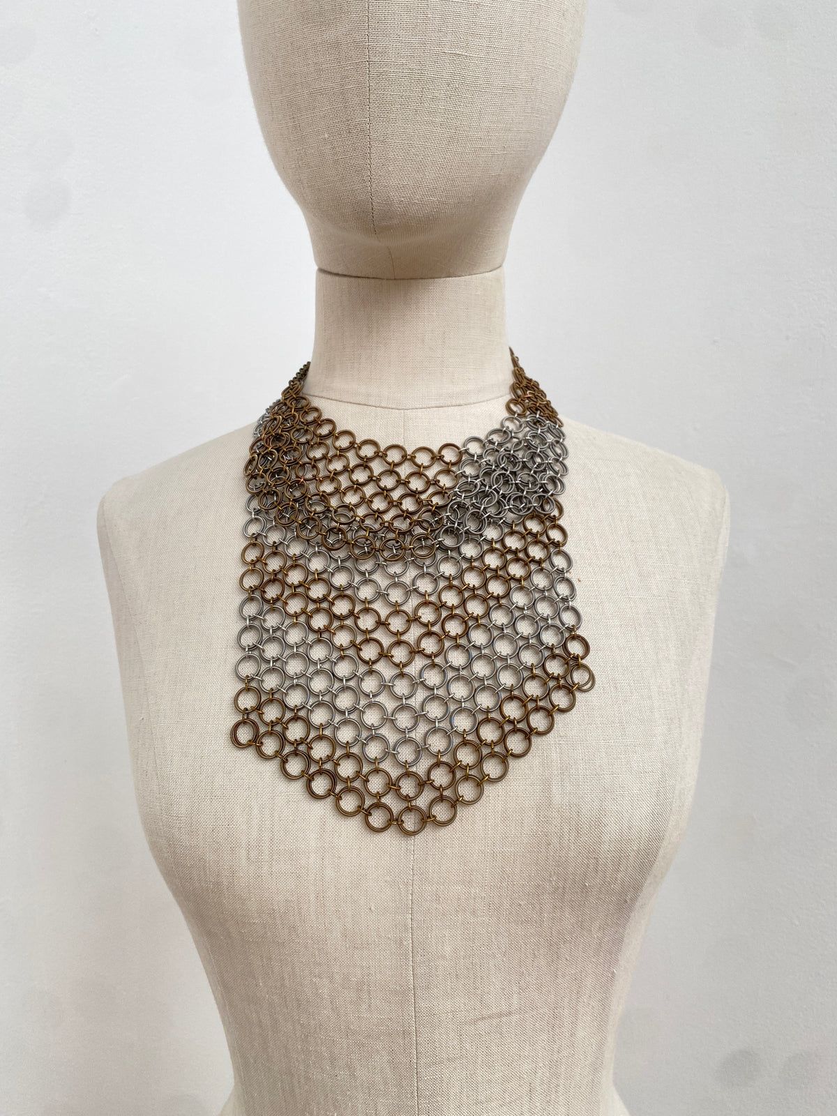 T309-Alisc1 Collar Necklace