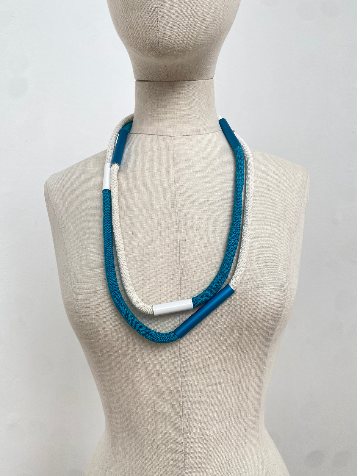 CB62 White/Bluemix Long Rope Necklace