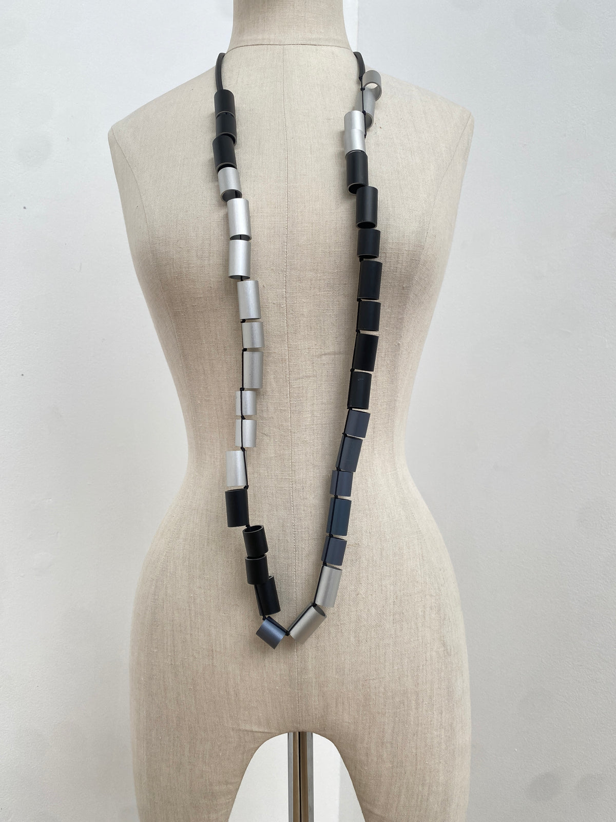 CB394 Blackmix Tubes Necklace