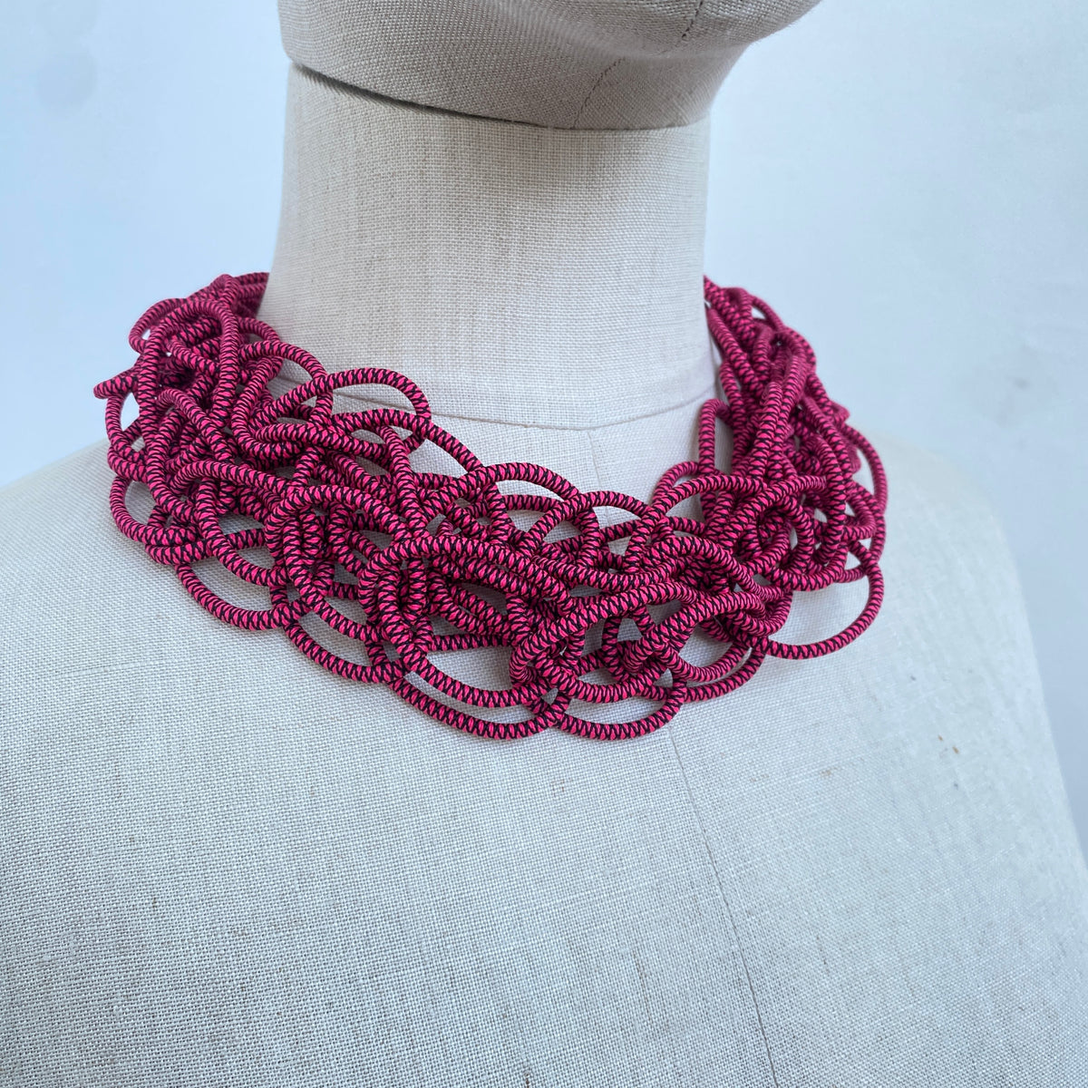 RG40- Tejer Necklace in Fuschia