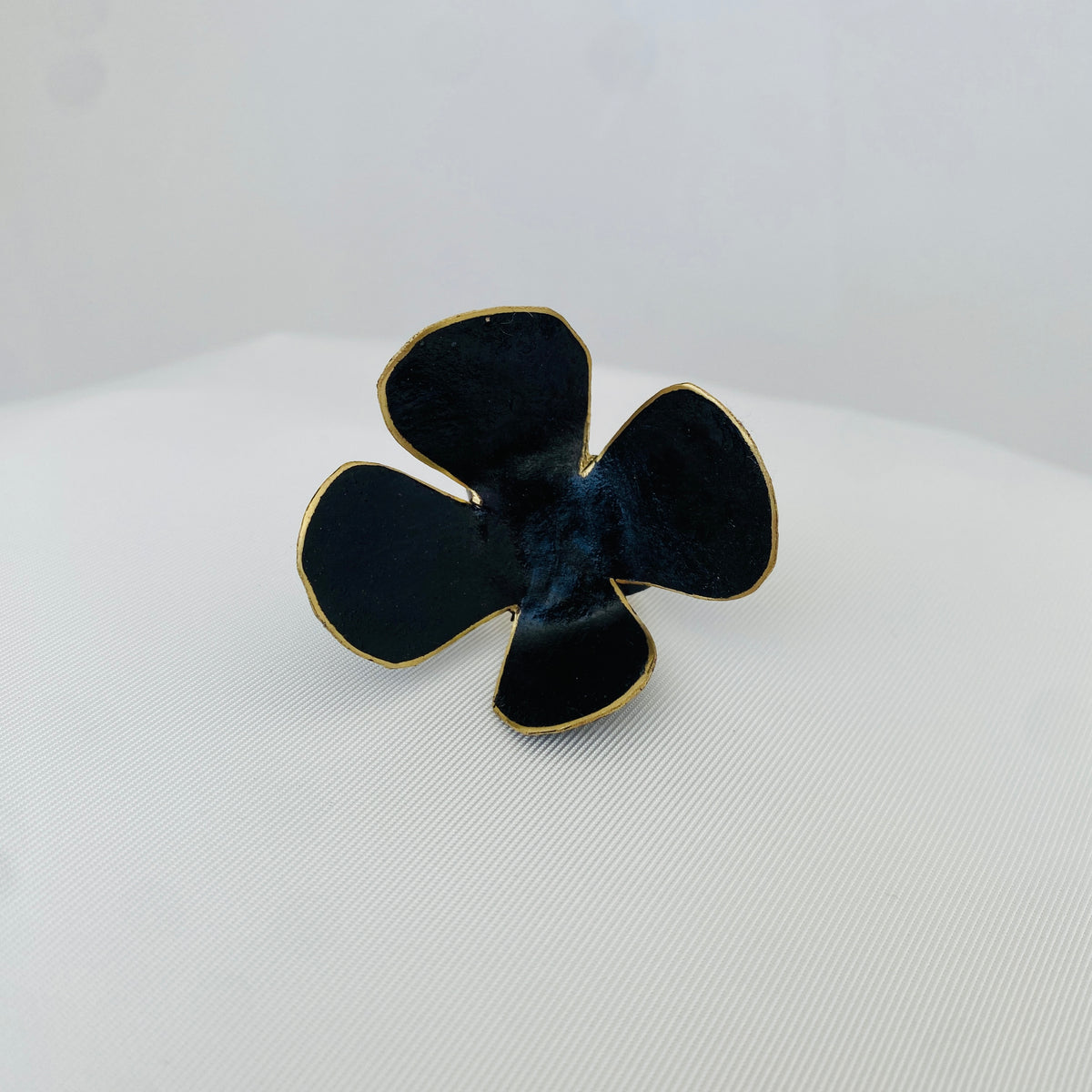 HD236 - Flower Ring in Black