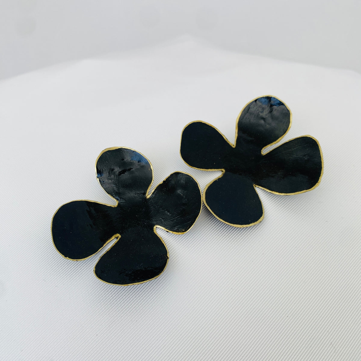 HD233 - Flower Stud in Black