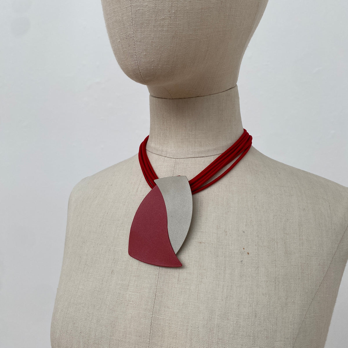 JC526 - Geometric Swirl Necklace in Red / Greige