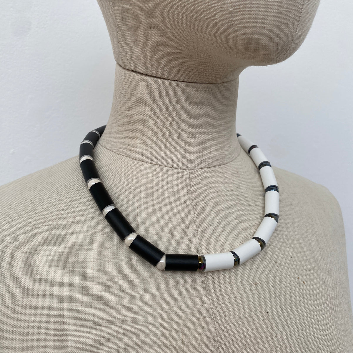 CB476 Marble Link Necklace in Black/White