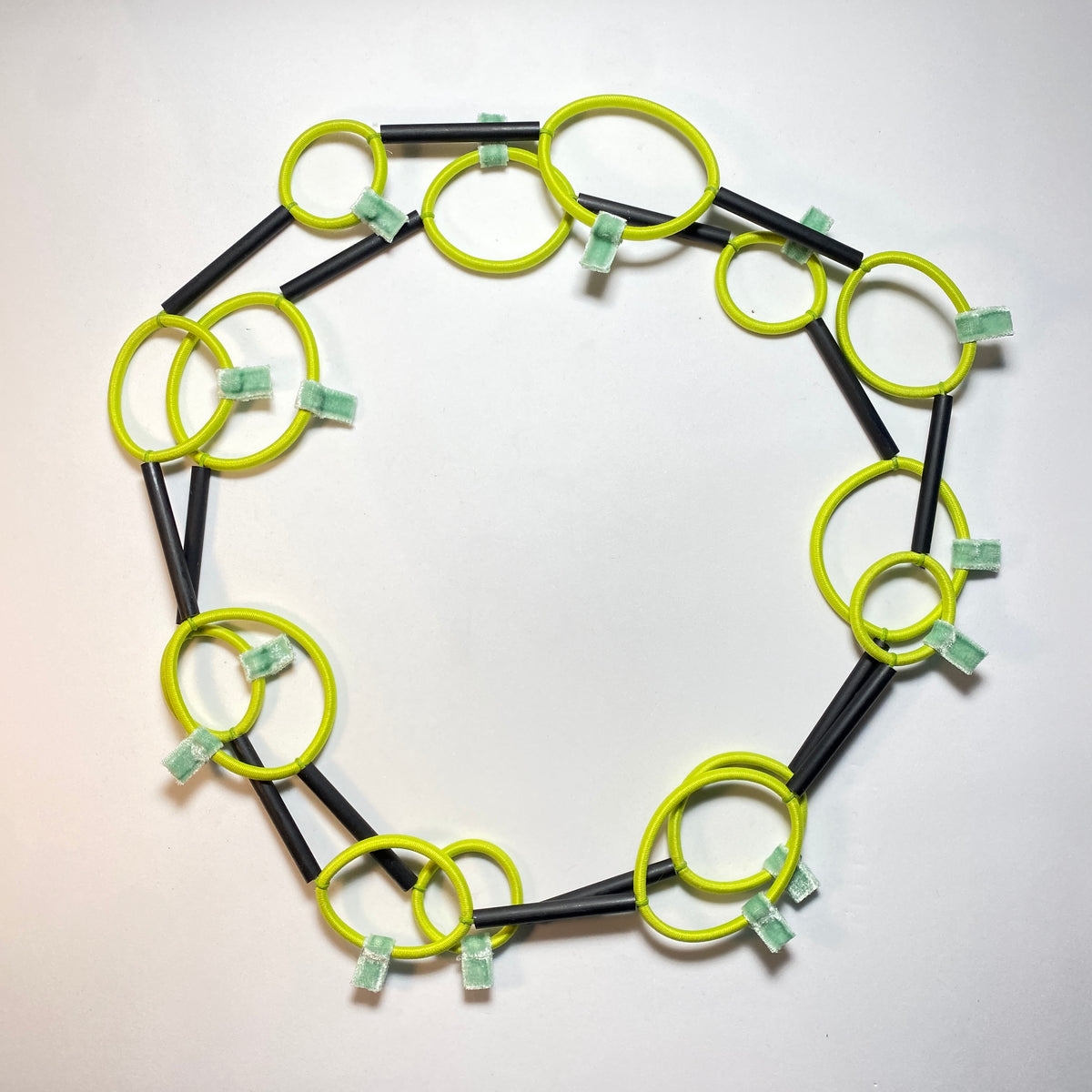 CB362 - Circle Link Necklace in Lime
