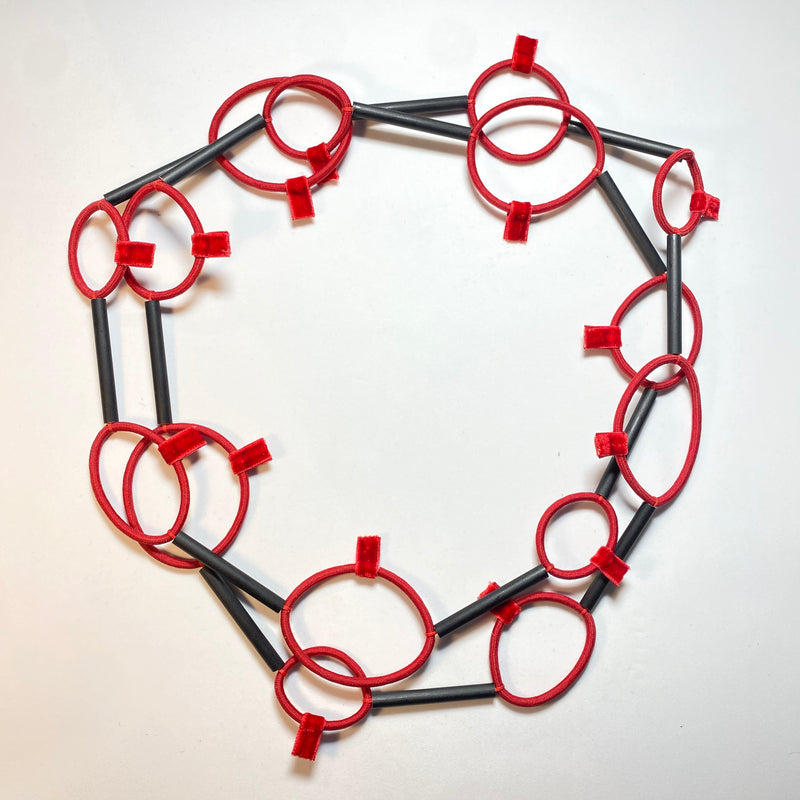 CB362 - Circle Link Necklace in Red/Black