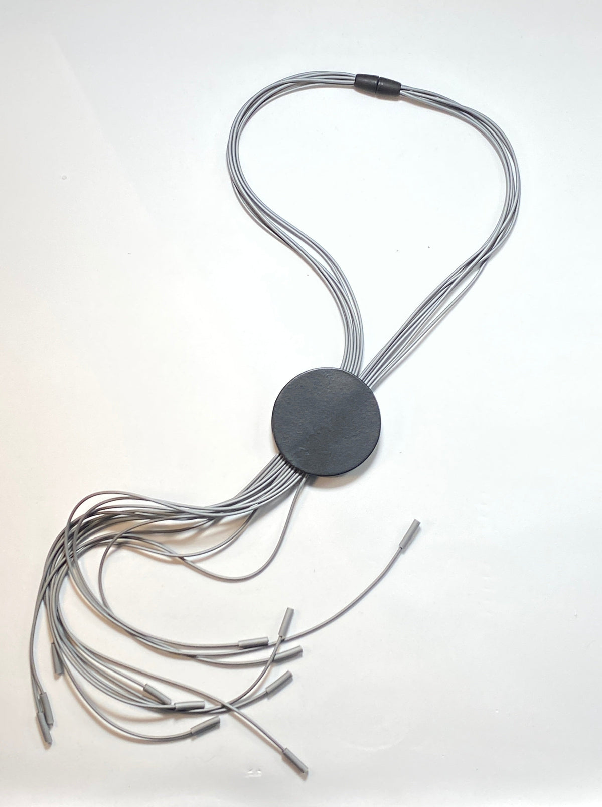 RG98 - Tondo Necklace in Black/Silver
