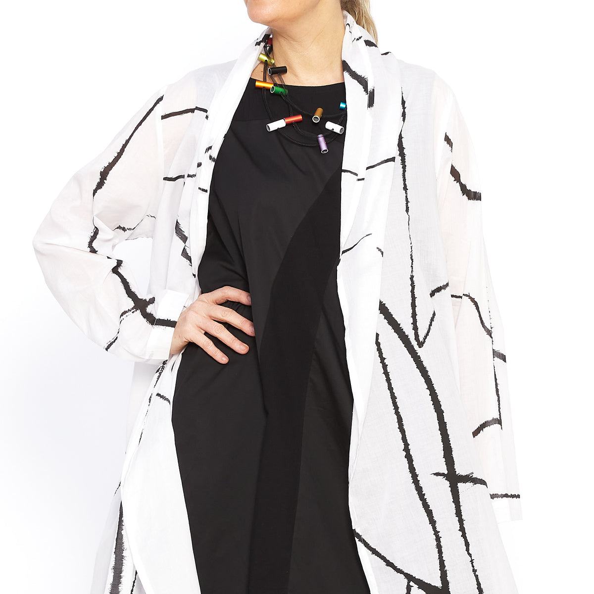 MU241413 White Black Duster