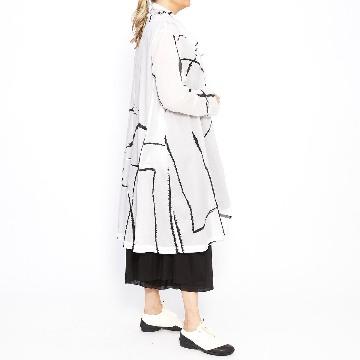 MU241413 White Black Duster