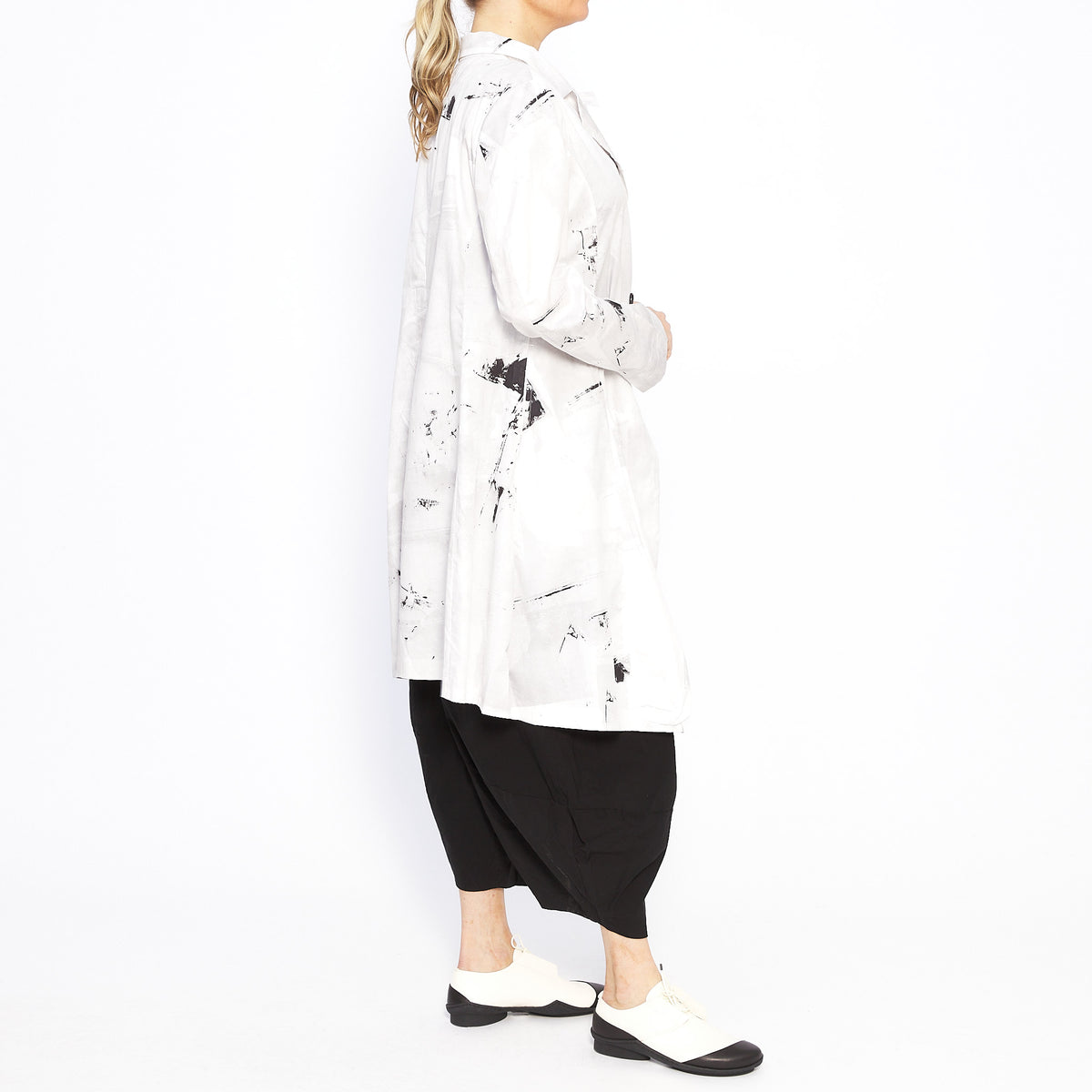 MU241434 White Mono Coat