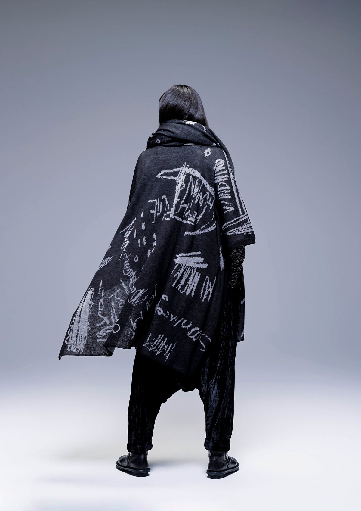 253 305 Black Jumper