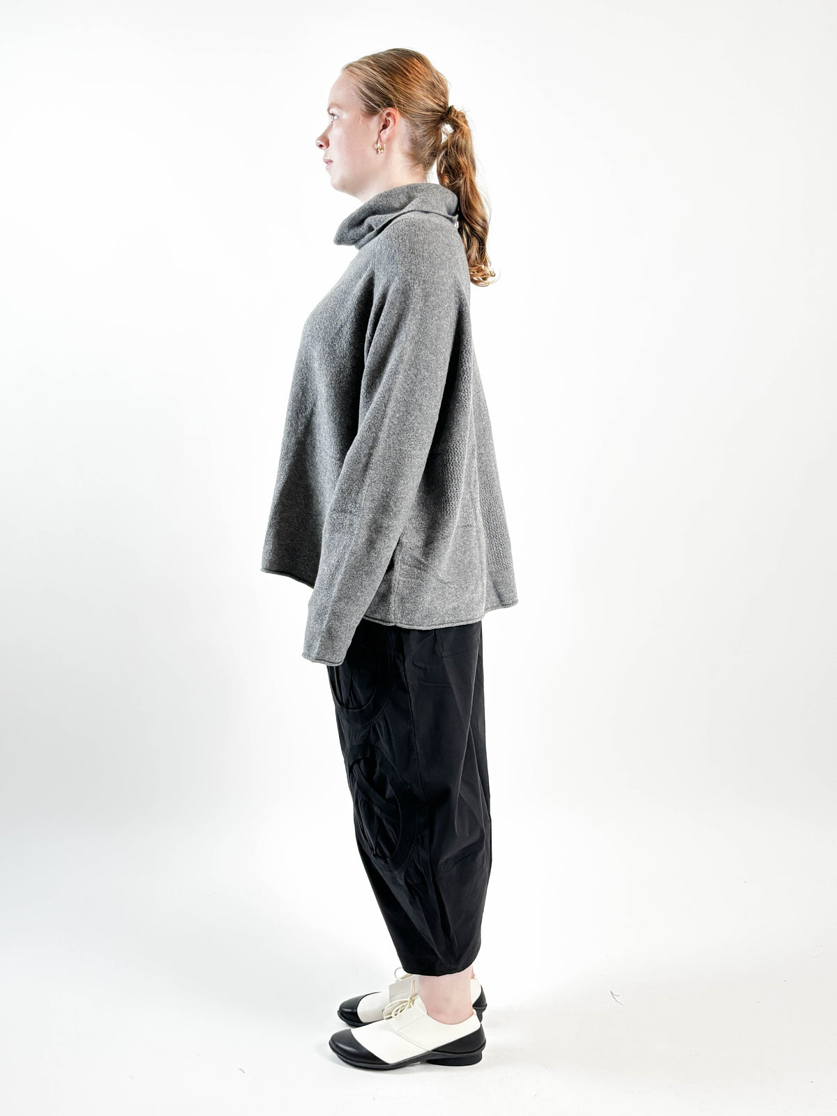 327 0701 Flowerfull Pullover in Grey