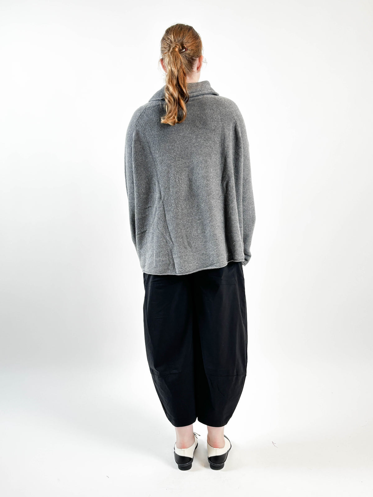 327 0701 Flowerfull Pullover in Grey