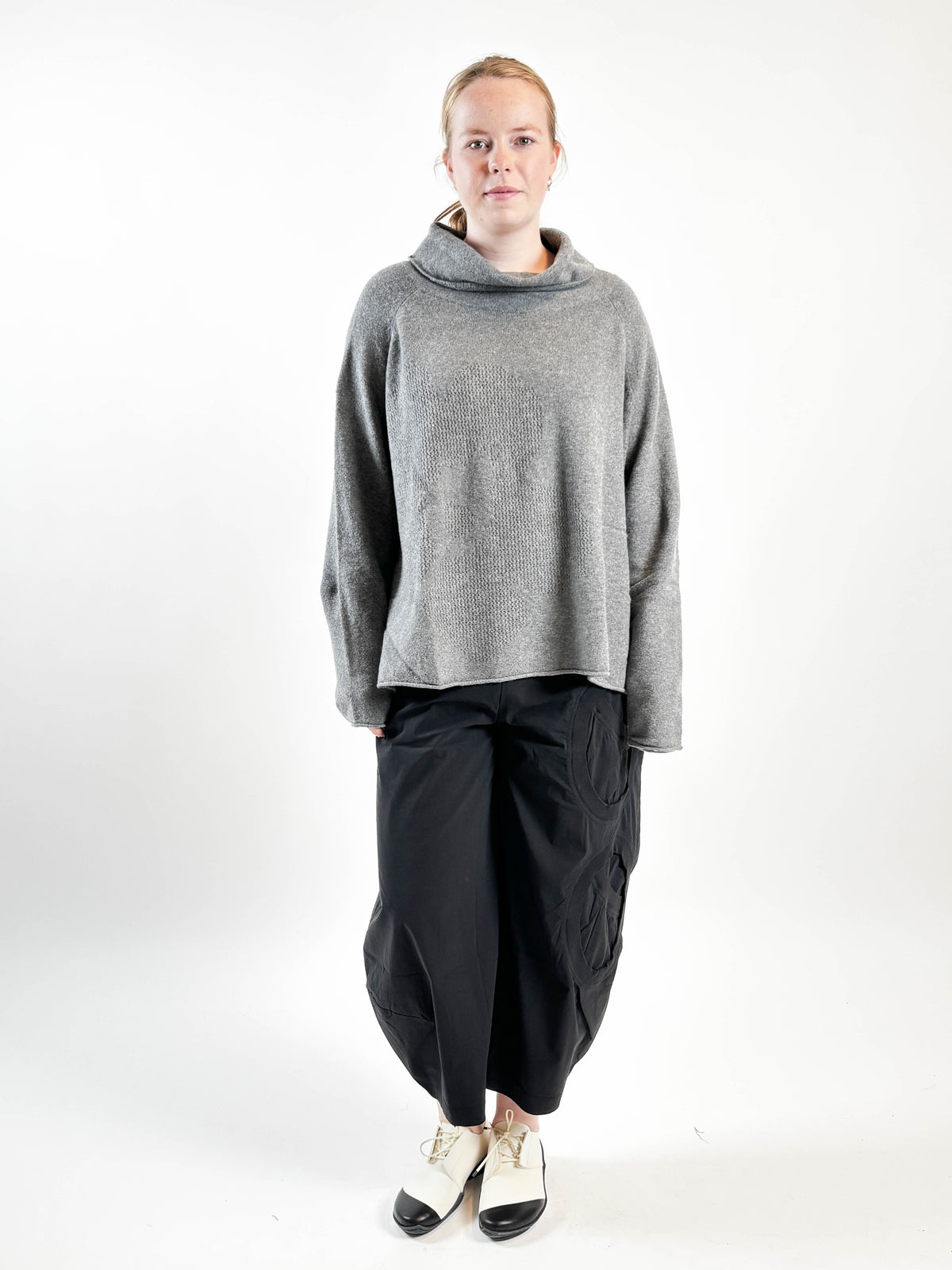 327 0701 Flowerfull Pullover in Grey