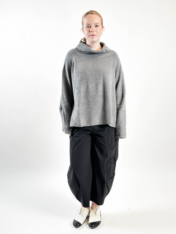 327 0701 Flowerfull Pullover in Grey