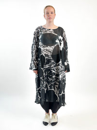 360 0906 Tea Smock in Mono Garden