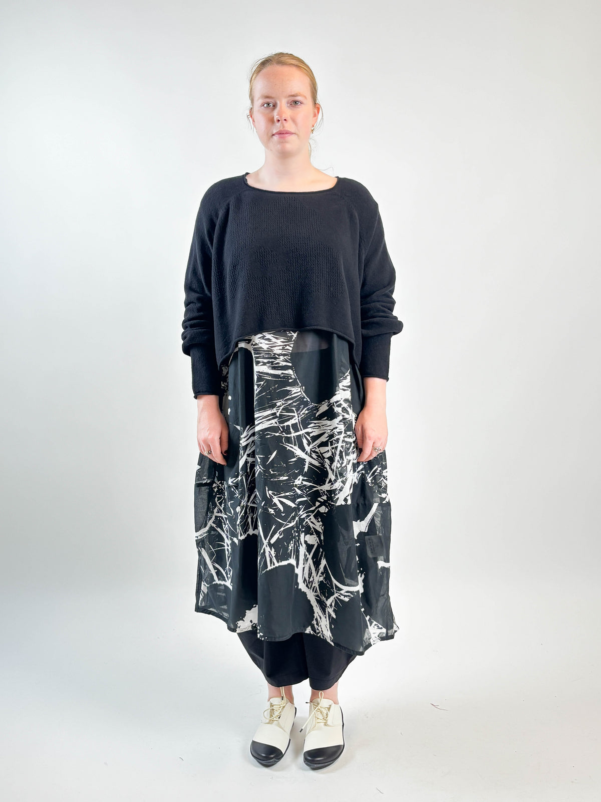 327 0702 Black Pull Over