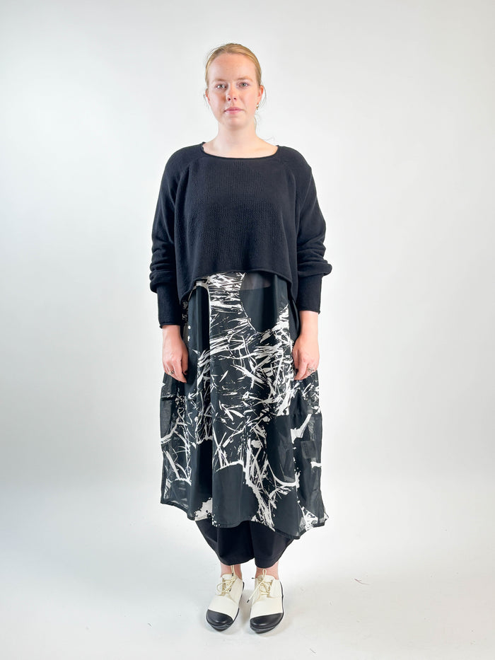 327 0702 Black Pull Over