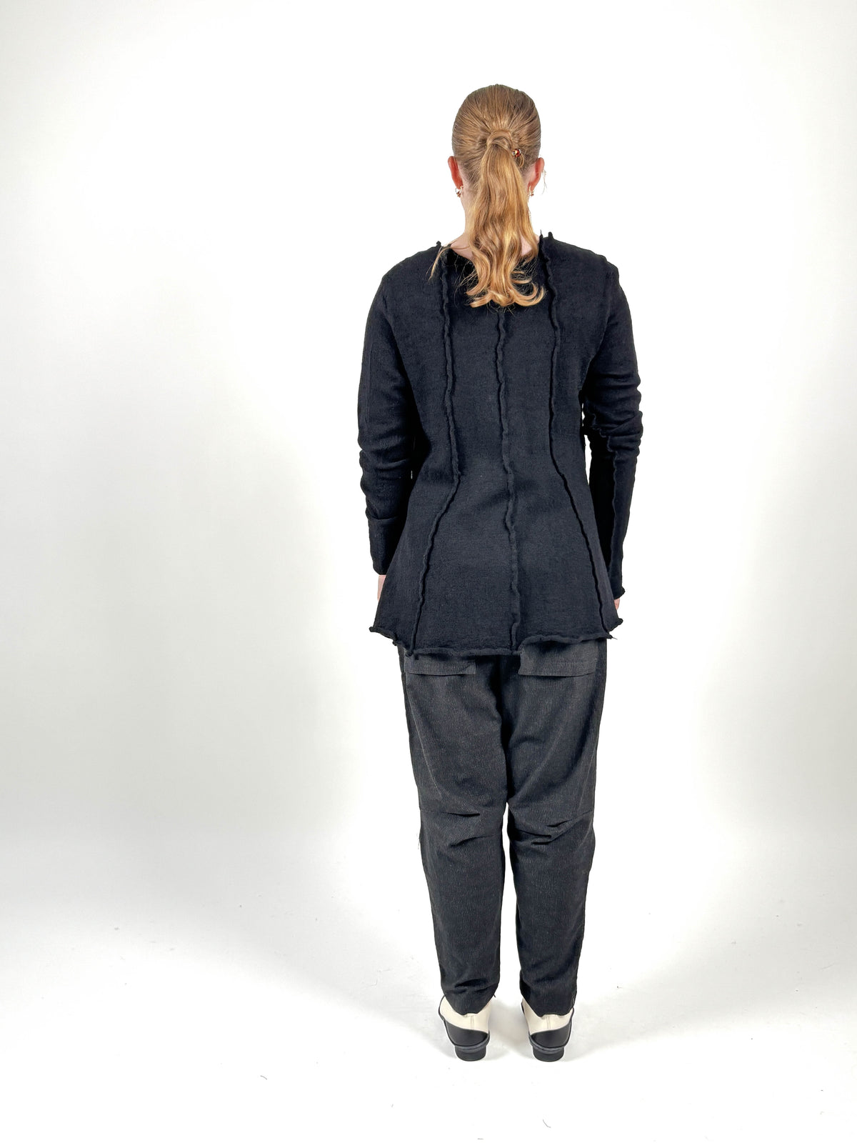 389 0704 Harvest Top in Black