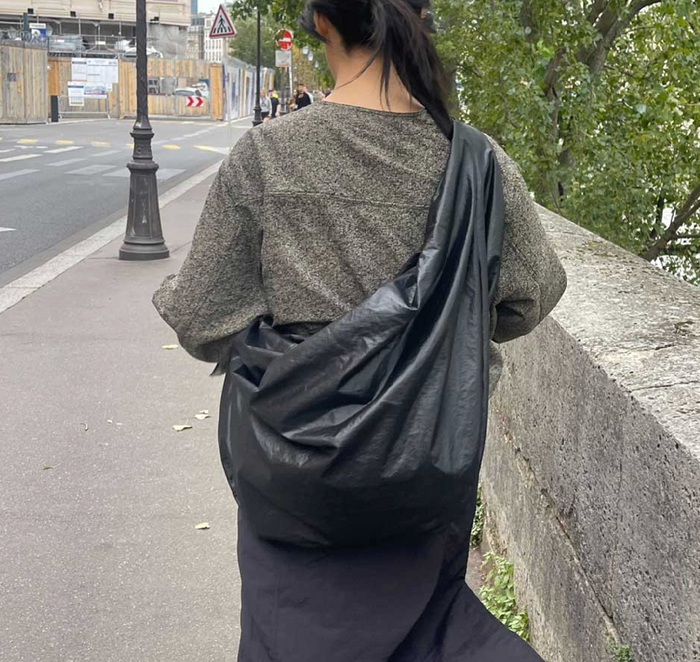 Glossy Large Twist Bag Black