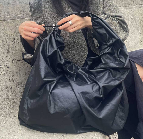 Glossy Large Twist Bag Black