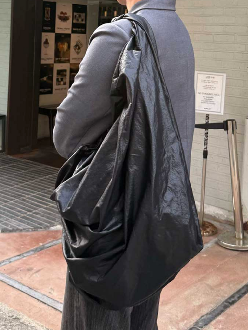 Glossy Large Twist Bag Black
