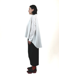 253 420 White | Black Shirt