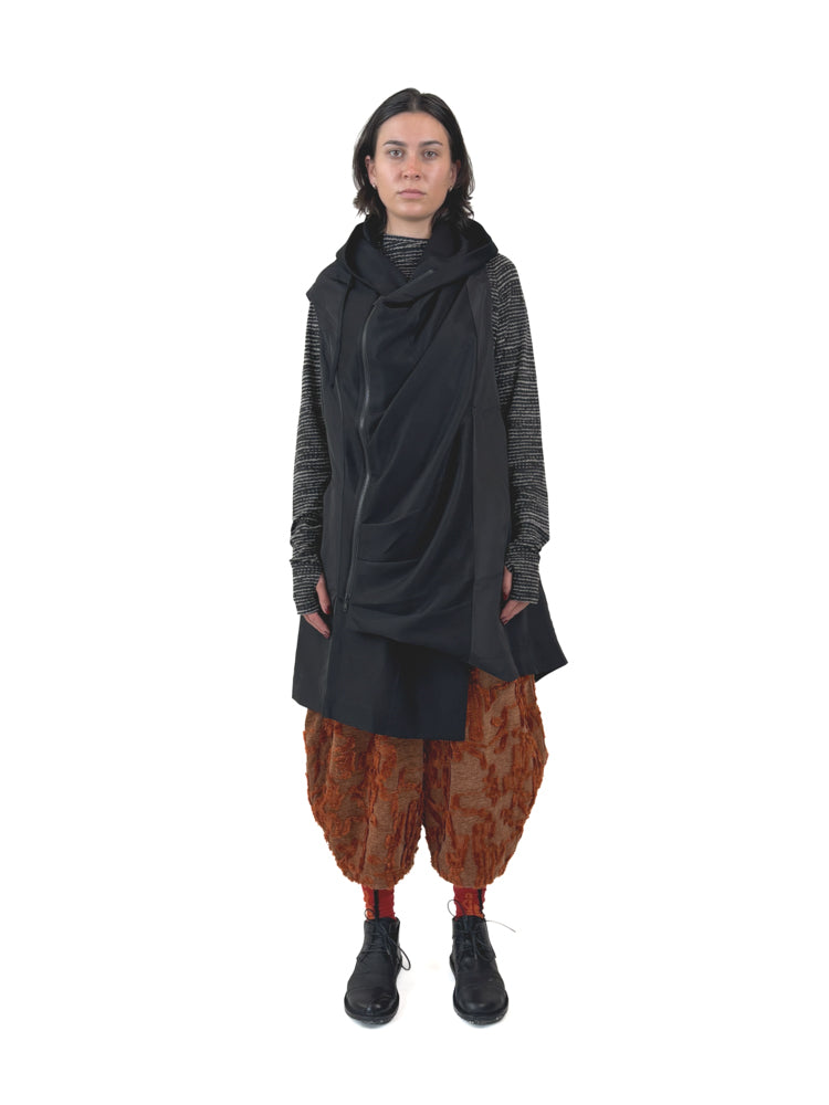 253 657 Black Long Vest