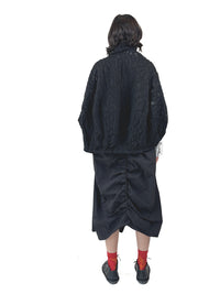 253 647 Black Poncho