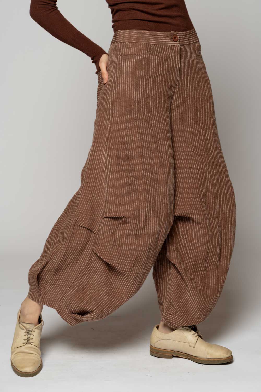 Ember Walnut Tuck Pant