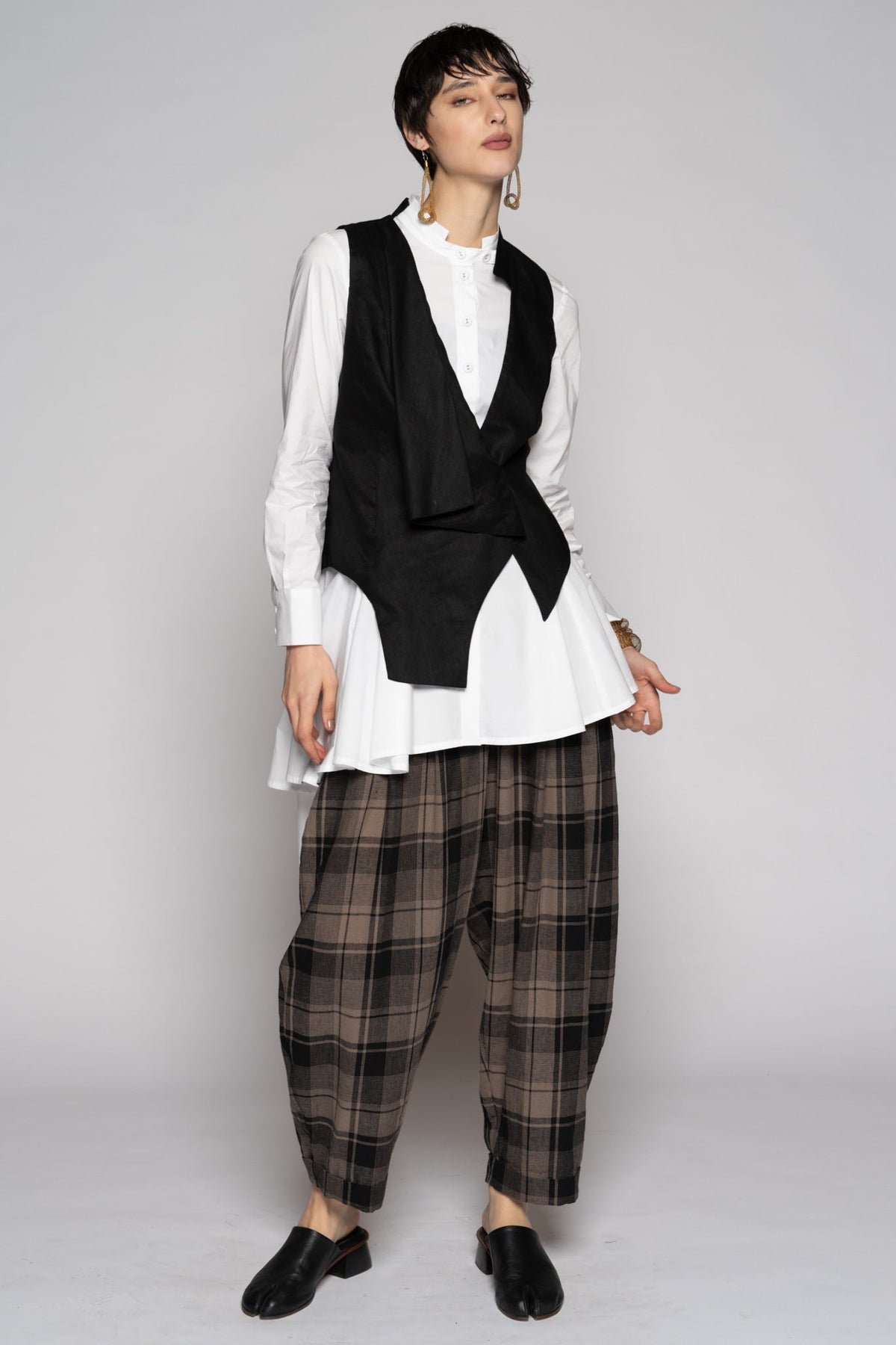 Chromate Vest Black