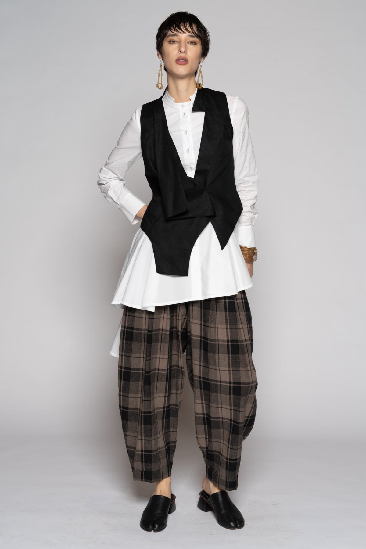 Chromate Vest Black