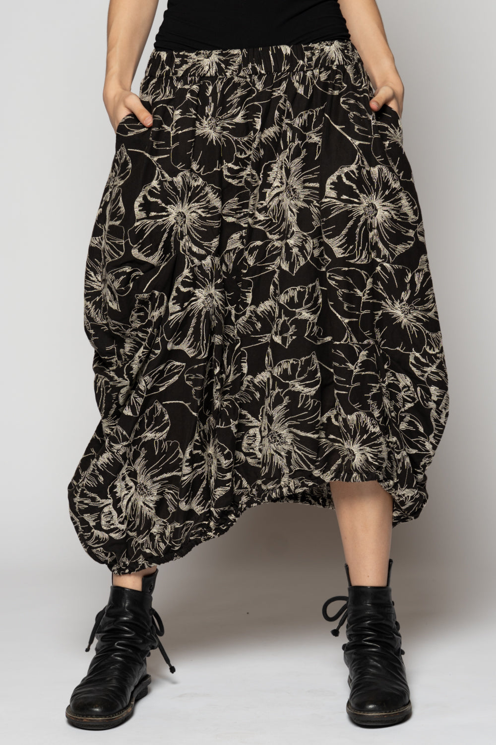 Sazanka Black Skirt