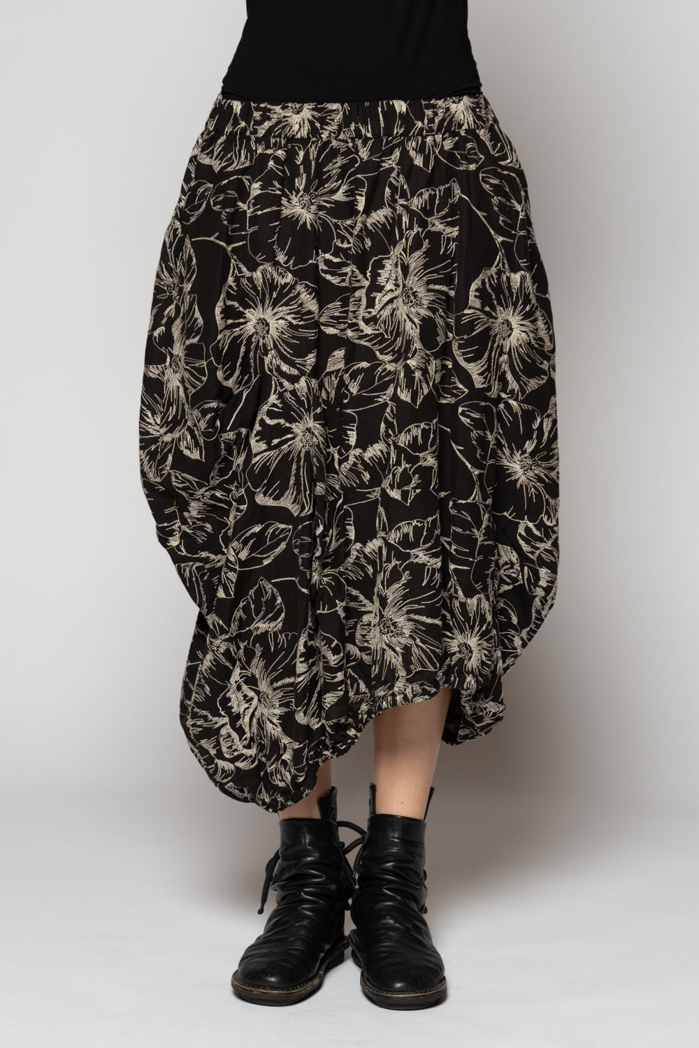 Sazanka Black Skirt