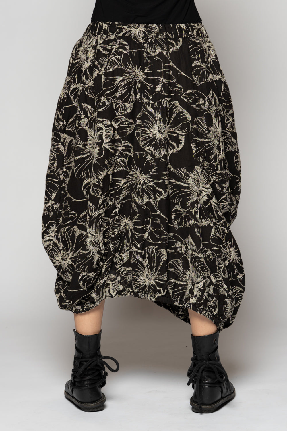 Sazanka Black Skirt