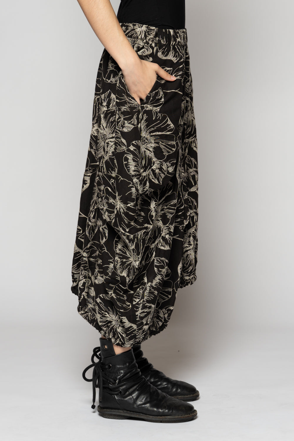 Sazanka Black Skirt