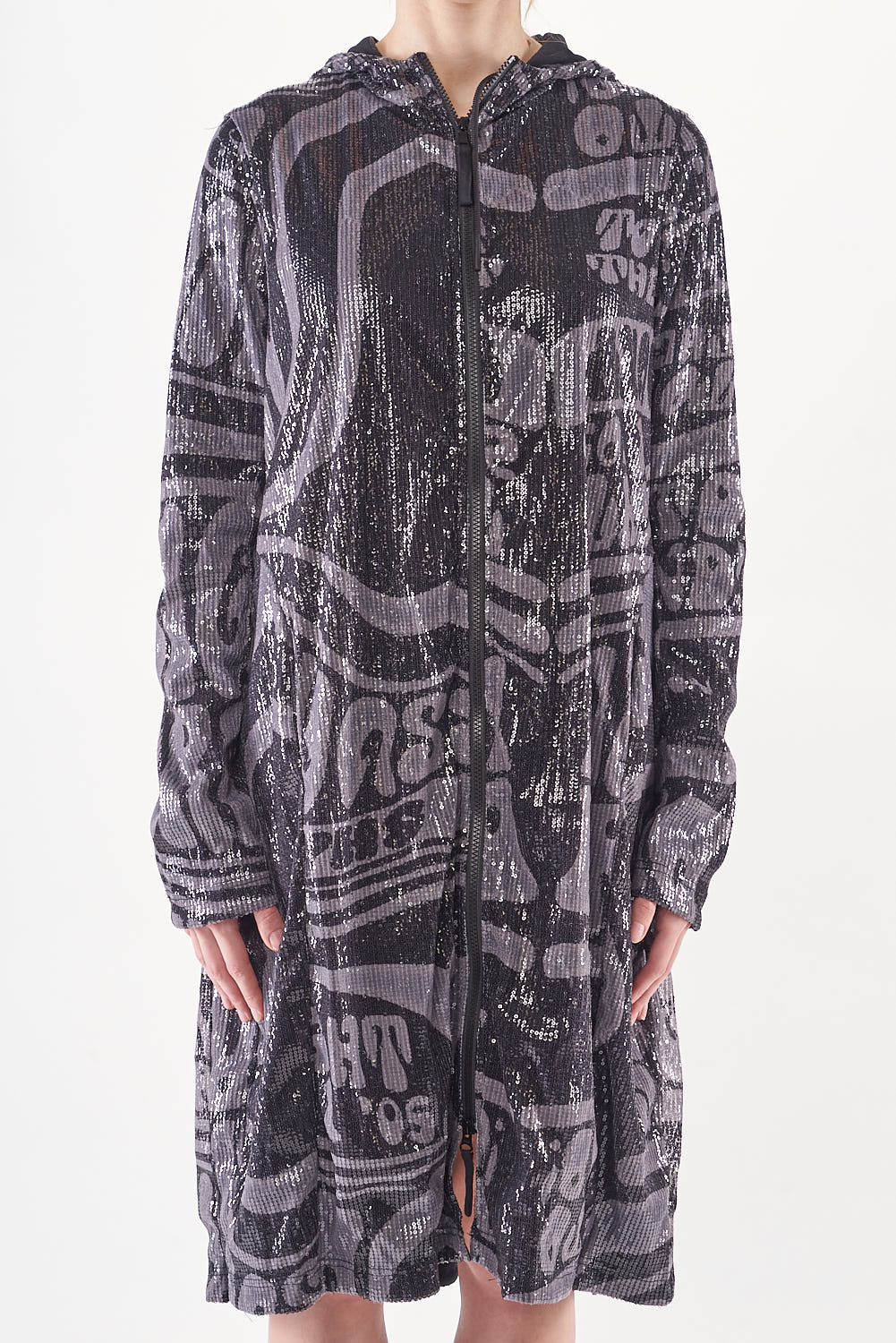 This Zip-front hoodie is encrusted with clear sequins sewn over printed mesh which gives the whole item a liquid sheen.   Collection: Rundholz Black Line  Season: AW 22/23  Style Code: #2223-343-1207  Colour: 101 - Blackprint   Composition: 100% Polyester  Lining 100% Cotton 