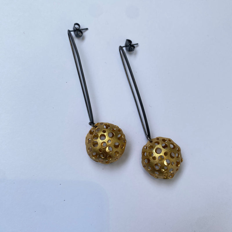 Lotus Earrings in Black/Gold