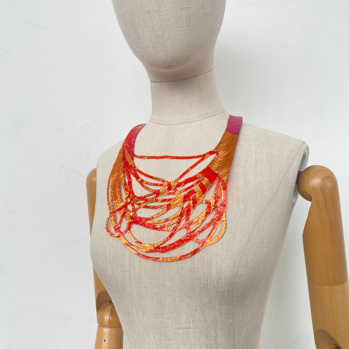SI02 Multifilament Red Short Necklace