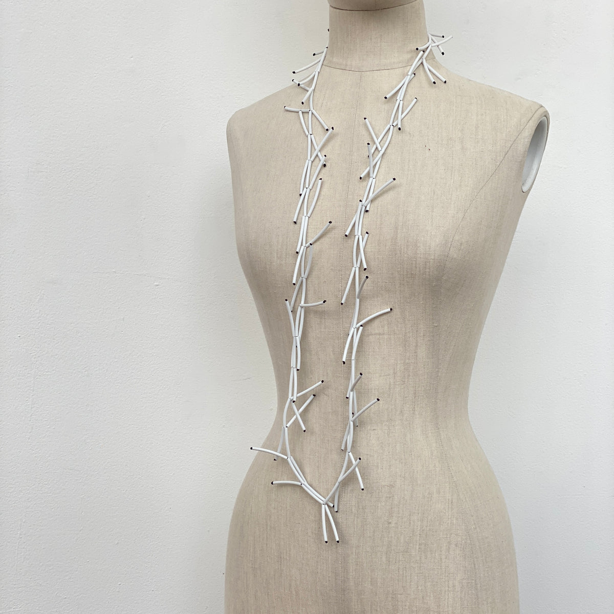 RG58 - Spinata Necklace in White