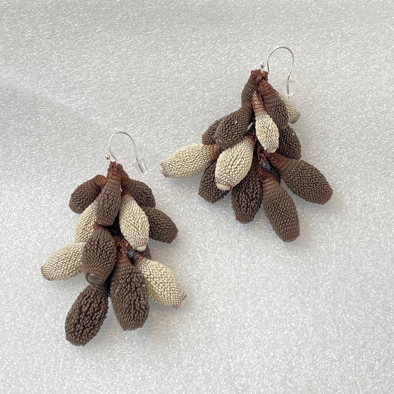 Grappes Chocolate and Sand Earrings